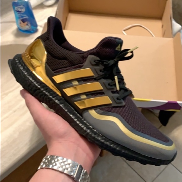 adidas ultra boost metallic gold